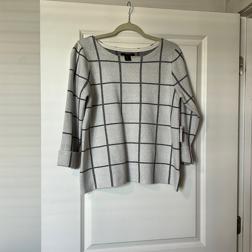 TAHARI sweater new with tags